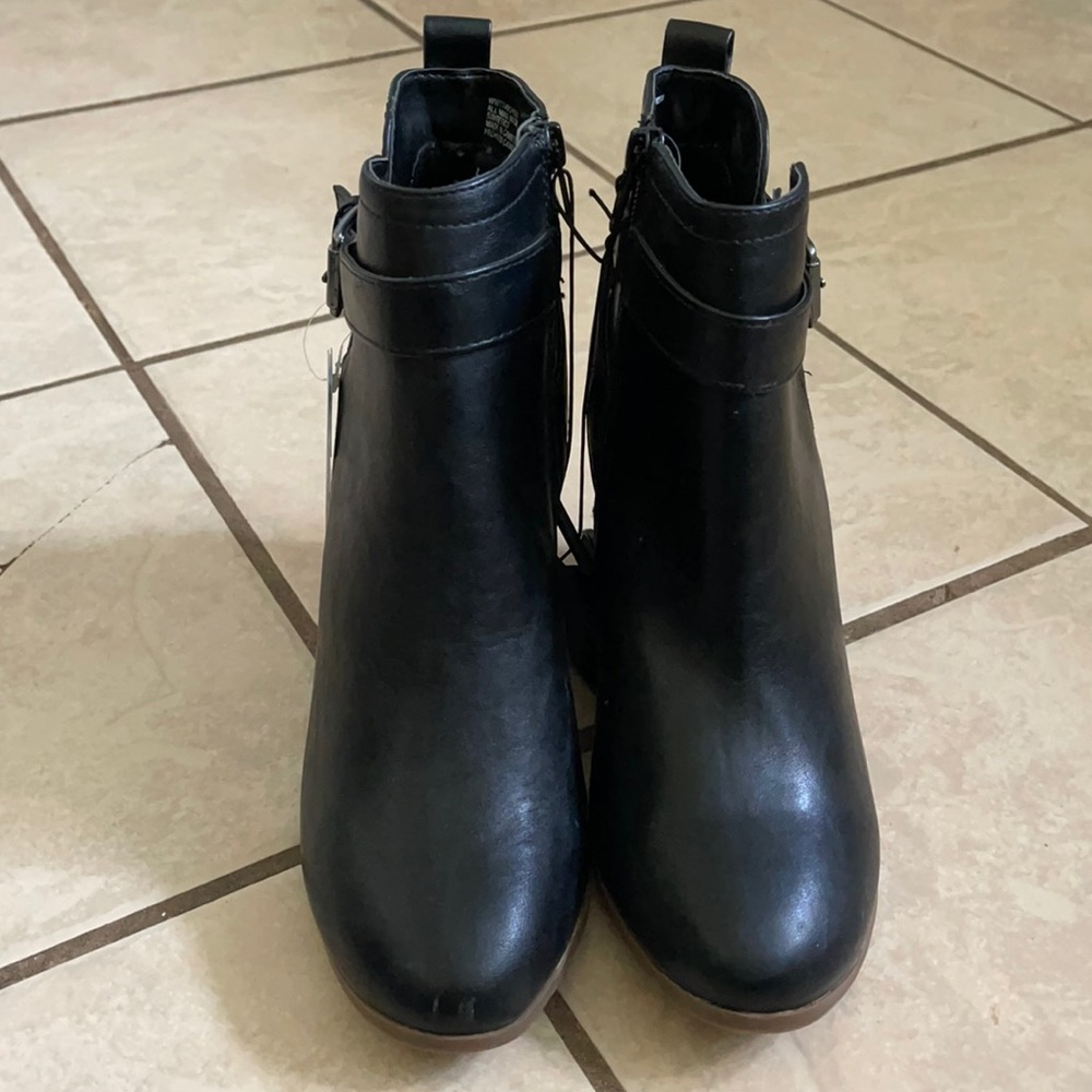 Women’s Heeled Ankle Bootie Size 8 W